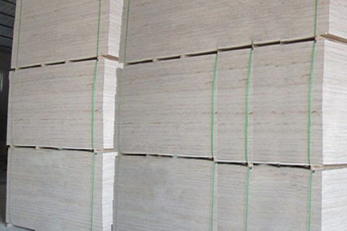 山东多层板厂家供应优质包装板 多层板 量大从优 临沂恒盛木业 山东多层板厂家 多层包装板厂